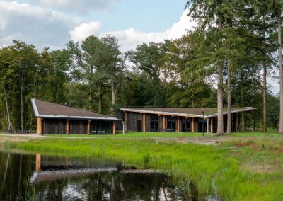 Ceremoniegebouw en het informatiecentrum van Natuurbegraafplaats Landgoed Christinalust in Enschede